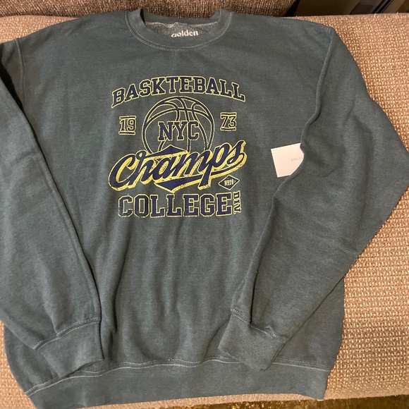 Urban Outfitters Tops - NWT Urban Outfitters M/L Graphic Sweatshirt in Blue and Yellow NYC Basketball